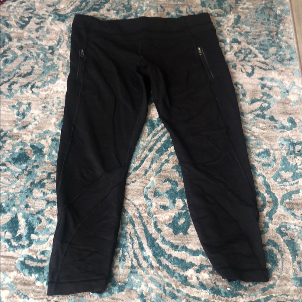 Lululemon black athletic leggings.